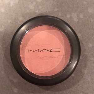 MAC frost powder blush in “blooming”